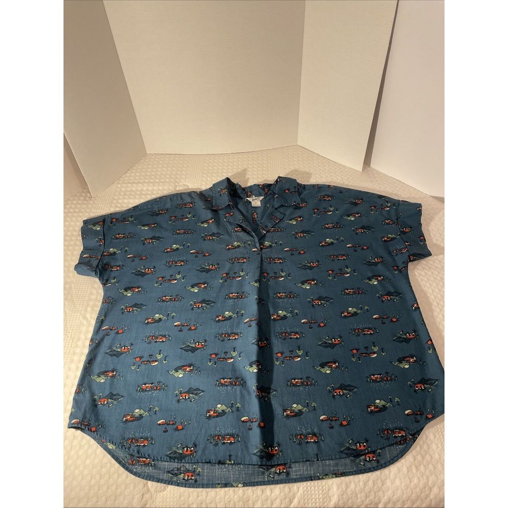 🥳3 for $20🥳 Duluth Trading Co Blue Blouse with Fish Print